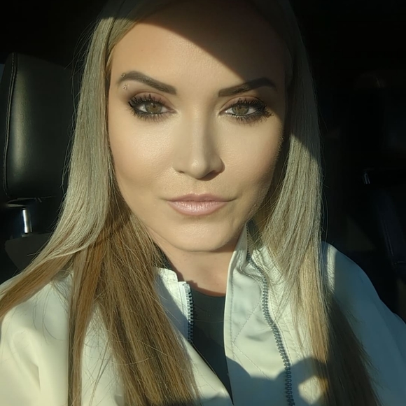 Meet your Posher, Jeannene - Picture 5 of 13